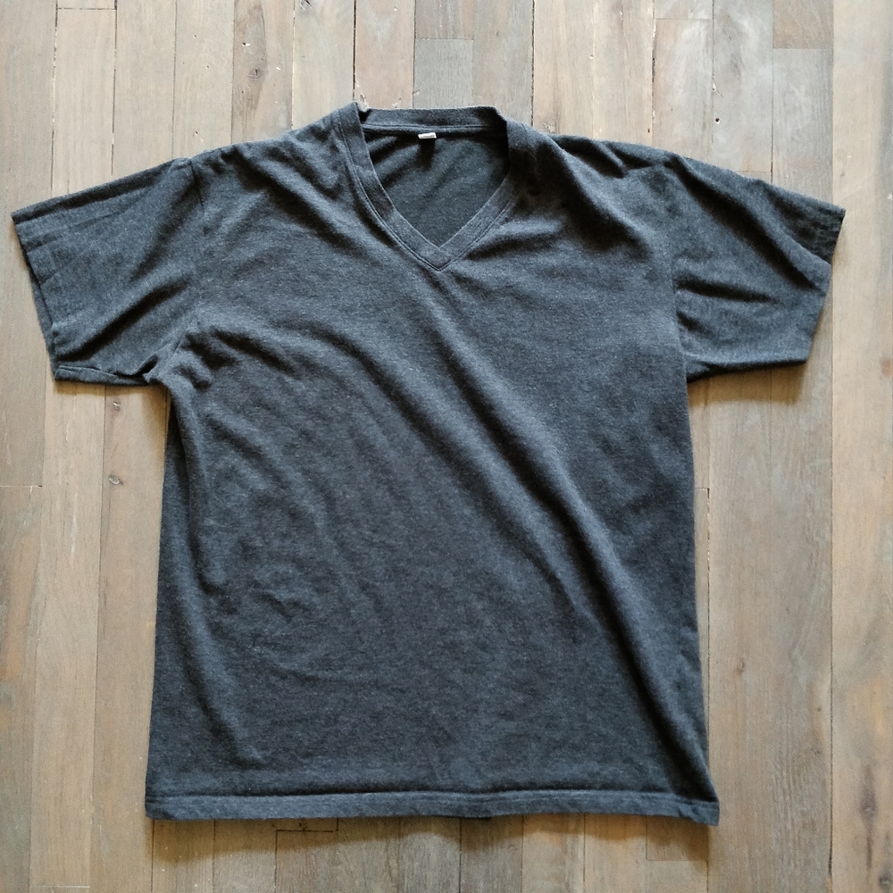 Uniqlo Grey V-Neck T-Shirt Size Large